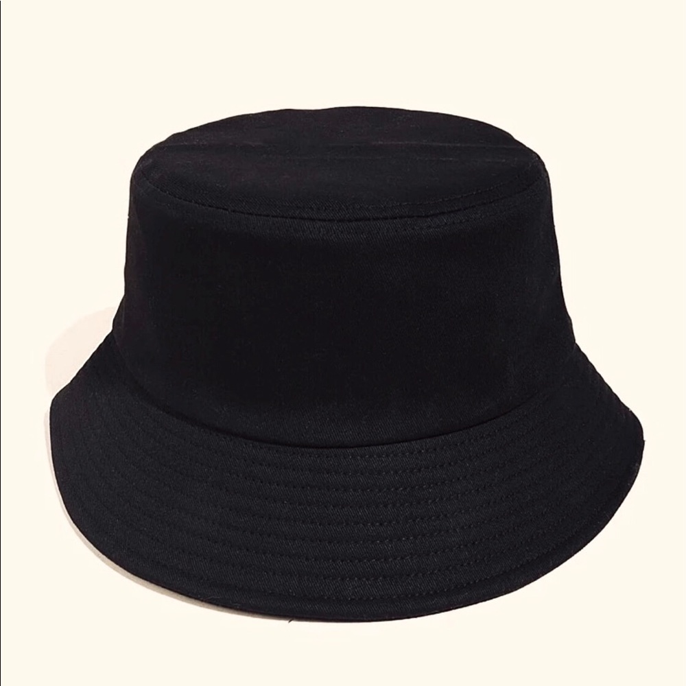 Black bucket hat